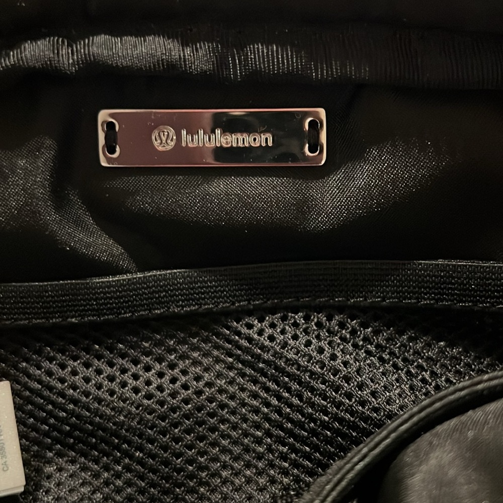 Lululemon Everywhere Fleece Belt Bag 1L - Picture 10 of 11